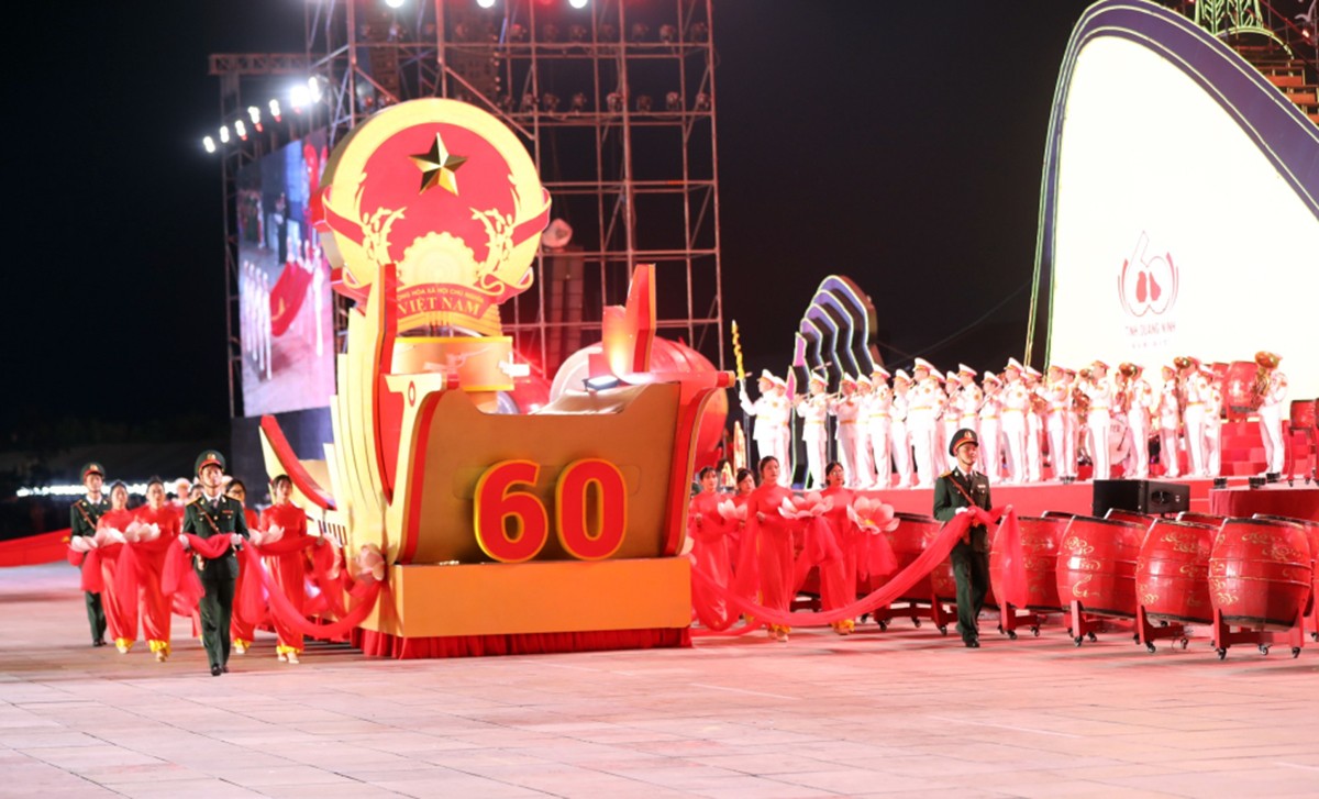 Enfoque - Quang Ninh: Se celebró solemnemente el 60 aniversario de la fundación de la provincia (Foto 3).