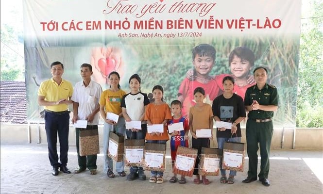 Báo điện tử VietnamPlus tổ chức nhiều hoạt động thiện nguyện tại Nghệ An