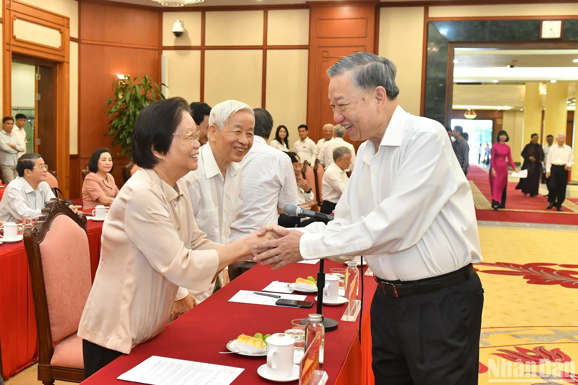 [Photo] General Secretary and President To Lam chaired the meeting with leaders and former leaders of the Party and State photo 1