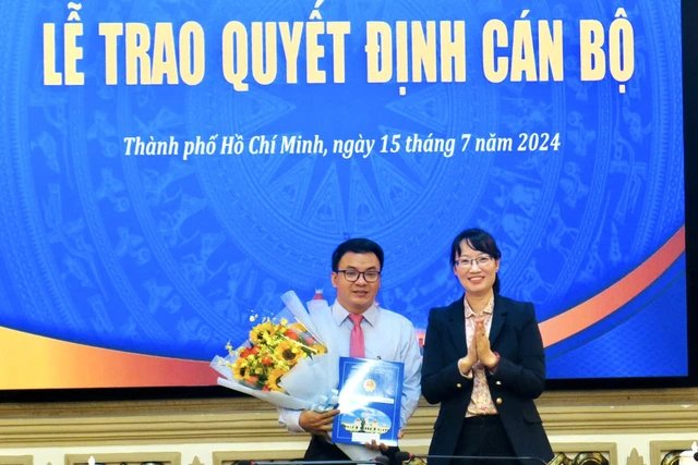 Le journaliste Tran Van Manh, rédacteur en chef adjoint du magazine éducatif de Hô-Chi-Minh-Ville, photo 1