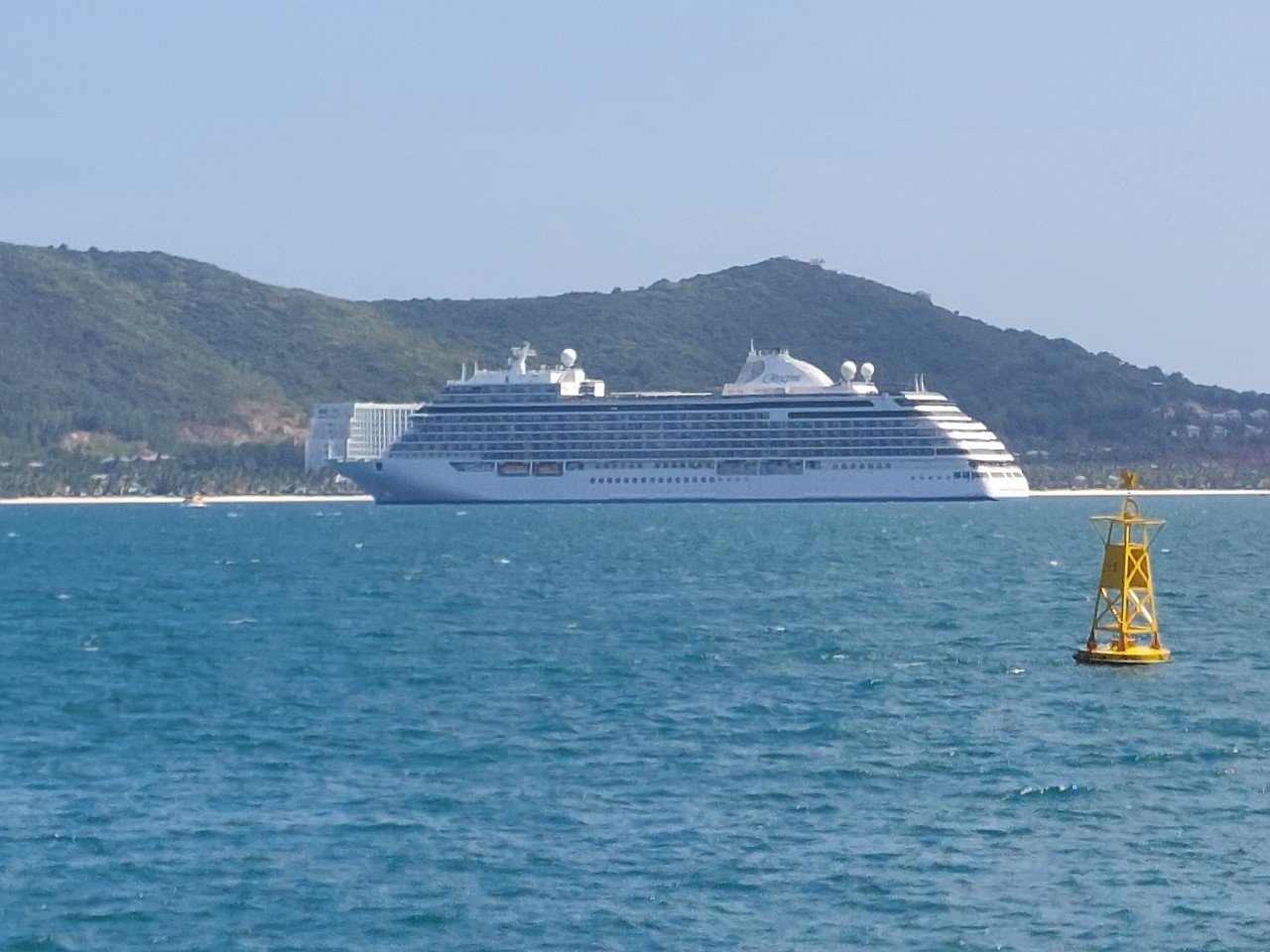 Nha Trang liên tục đón 3 du thuyền quốc tế 