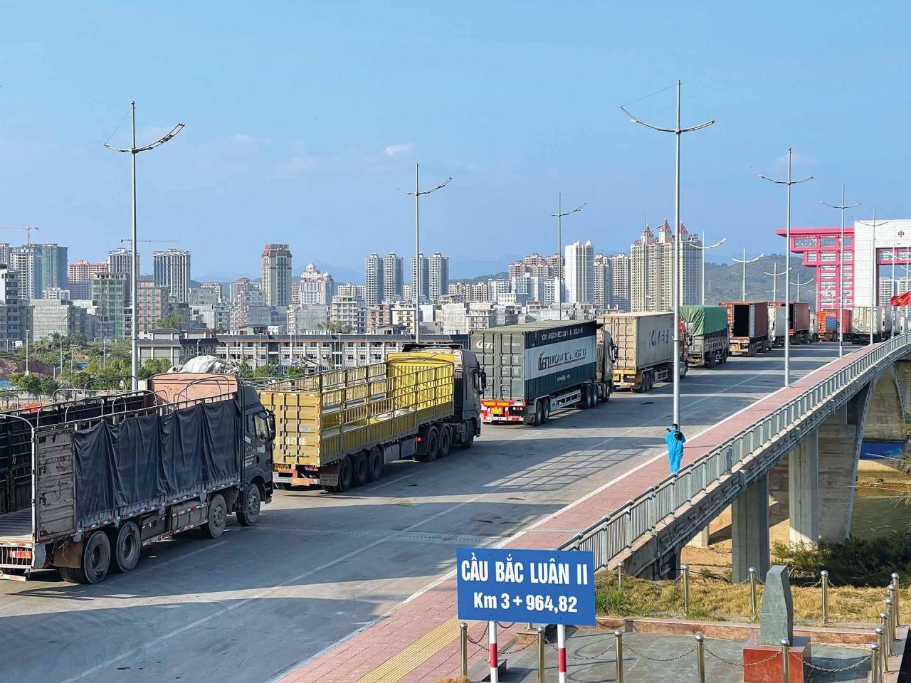 Quang Ninh promotes trade from border gates adjacent to China