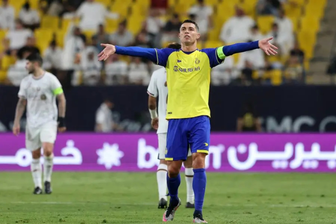 Ronaldo (camiseta amarilla) jugó en el partido que Al Nassr ganó 3-2 contra Al Shabab el 23 de mayo. Foto: Reuters