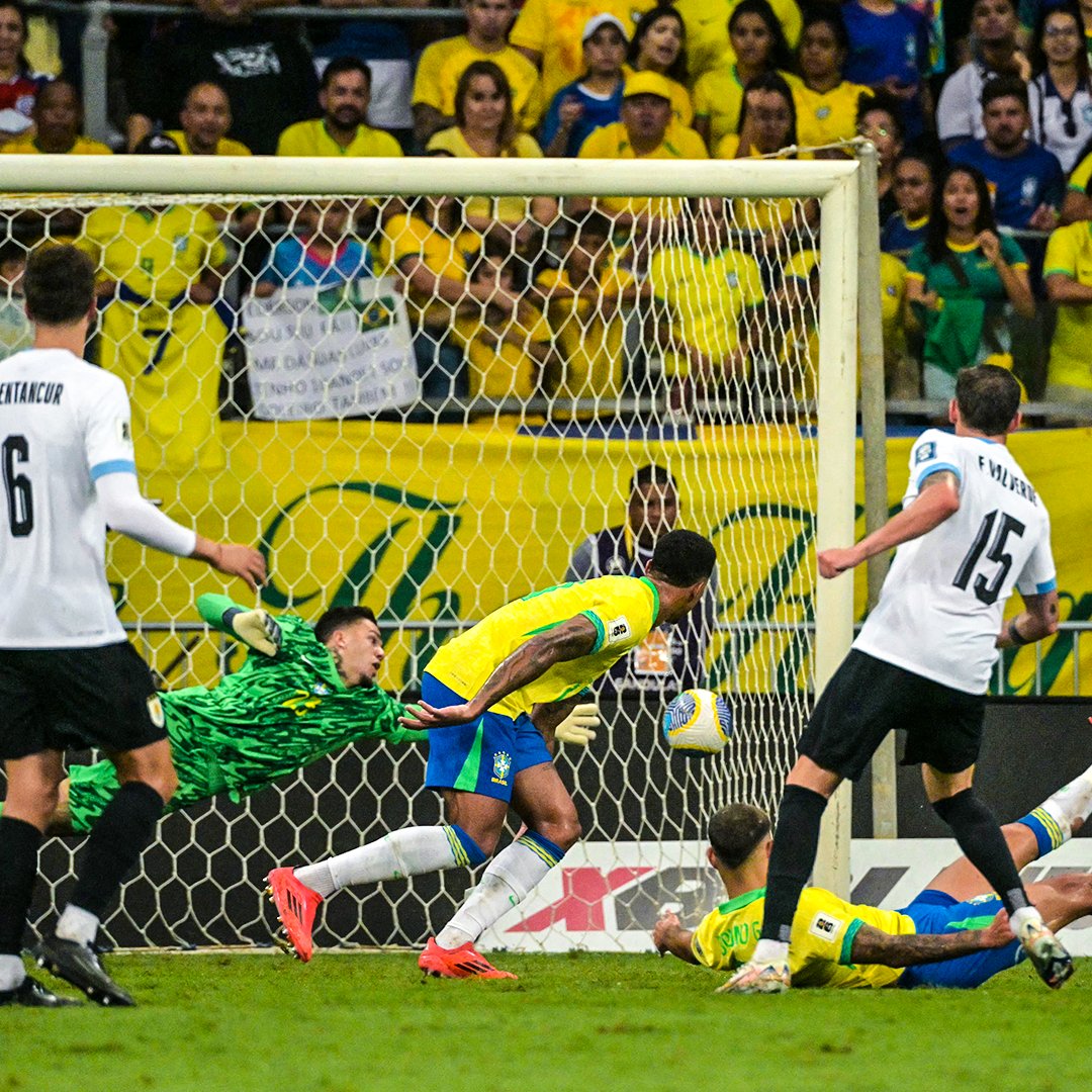 Tiền vệ Gerson kịp gỡ hòa tỷ số 1-1 cho đội tuyển Brazil