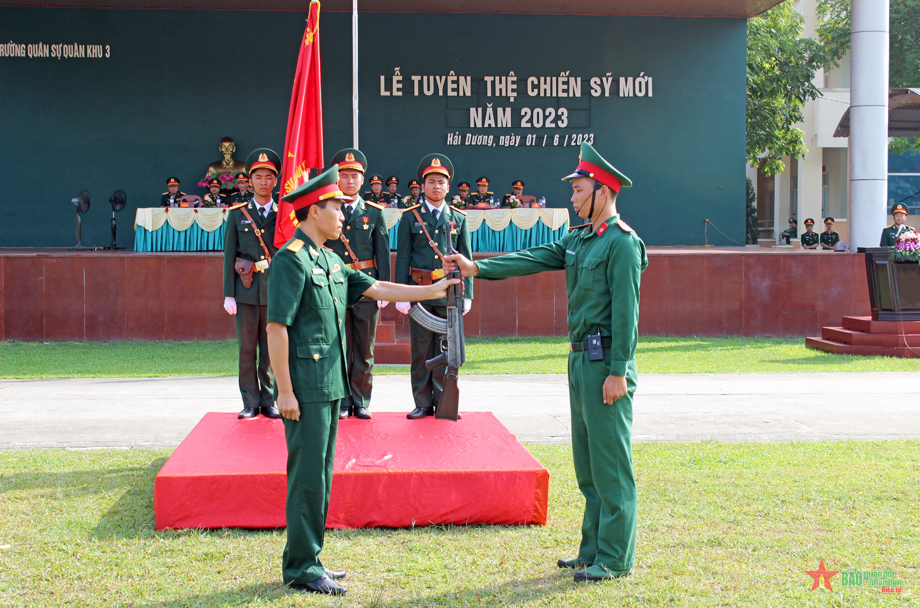 La Escuela Militar de la Región Militar 3 realizó la ceremonia de juramentación de los nuevos soldados del año 2023