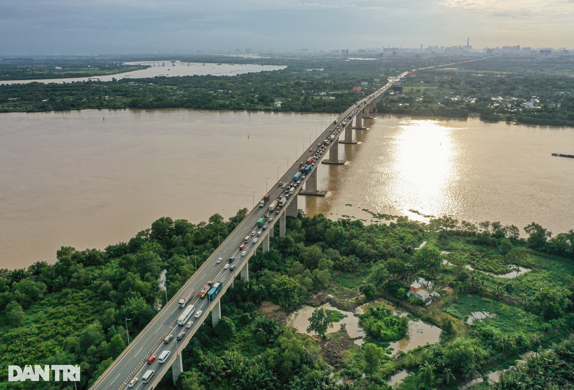 Cao tốc TPHCM - Long Thành kẹt xe kéo dài hơn 5km vì sửa cầu - 12