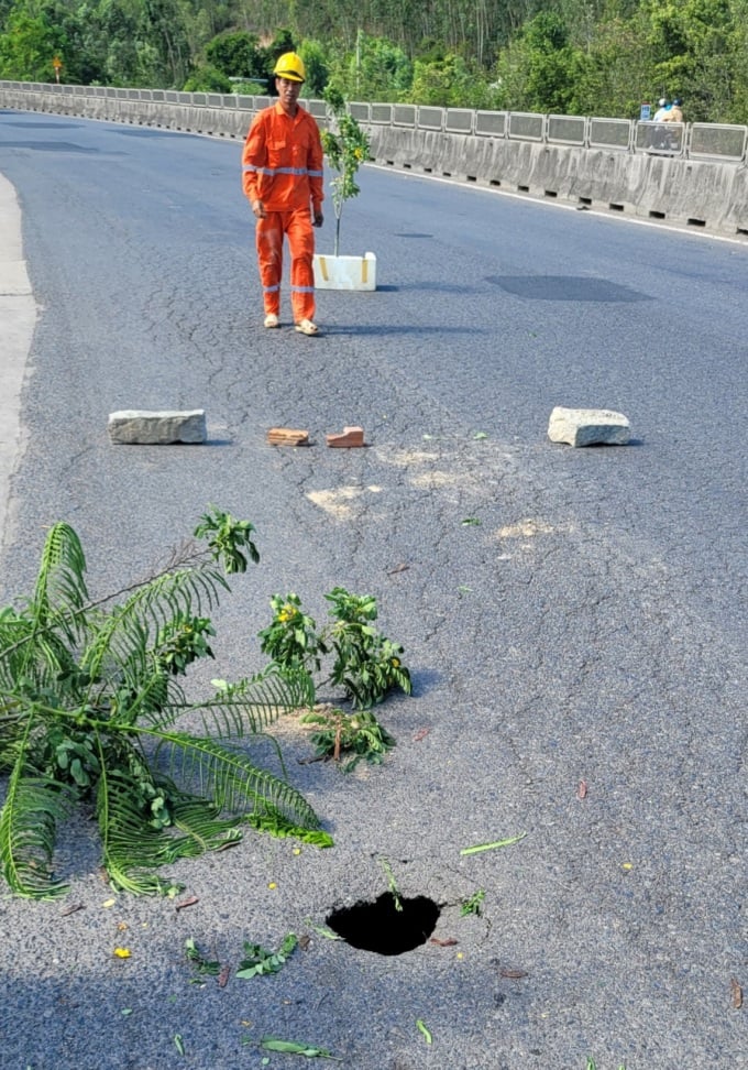 Apareció un agujero de la muerte en la Carretera 1. Foto: Phuoc Tuan