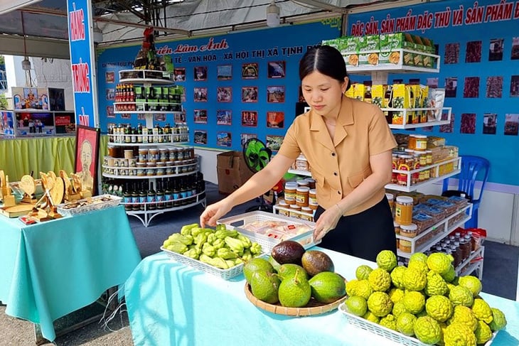 Diversos productos OCOP Tinh Bien de productos naturales