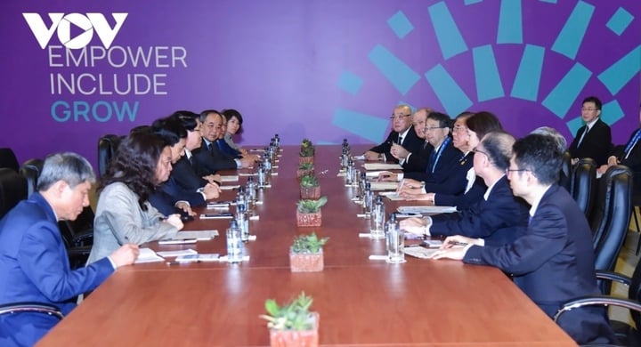 Le président Luong Cuong rencontre le Premier ministre japonais Ishiba Shigeru.