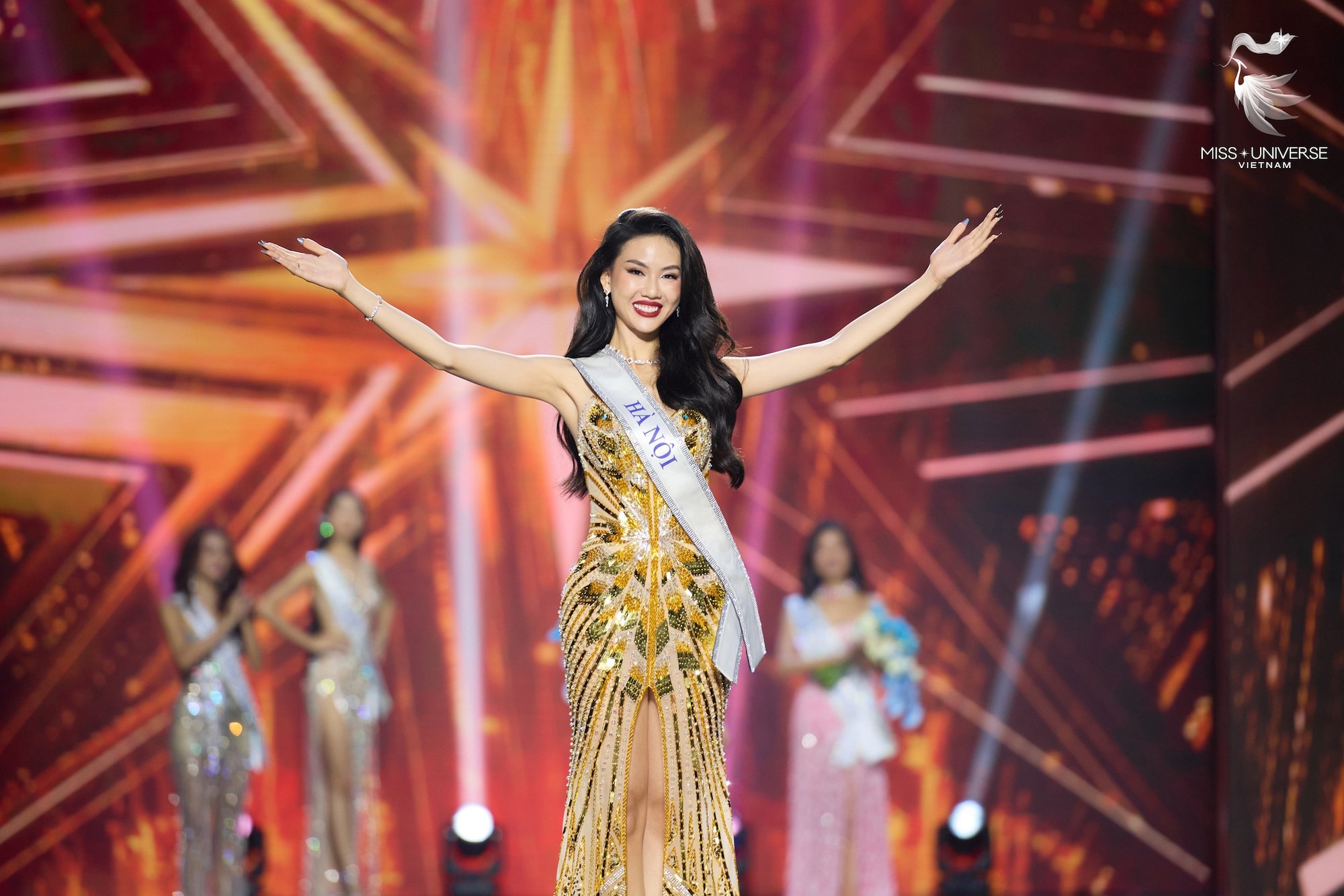 Miss Universe Vietnam 2023 Bùi Quỳnh Hoa vướng ồn ào "mua giải", tổ chức Miss Universe vào cuộc "mạnh tay"? - Ảnh 1.