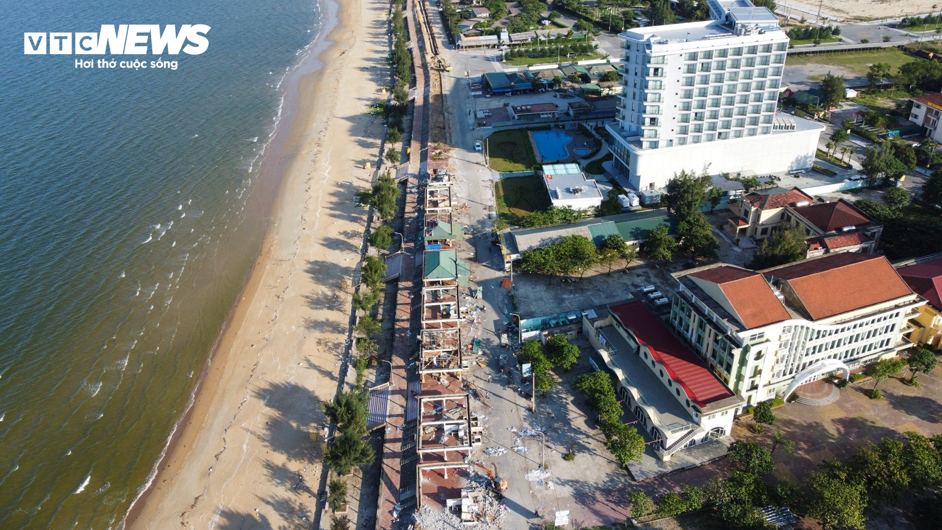 Abriss von fast 50 Kiosken, die den schönsten Strand in Ha Tinh blockieren - 13