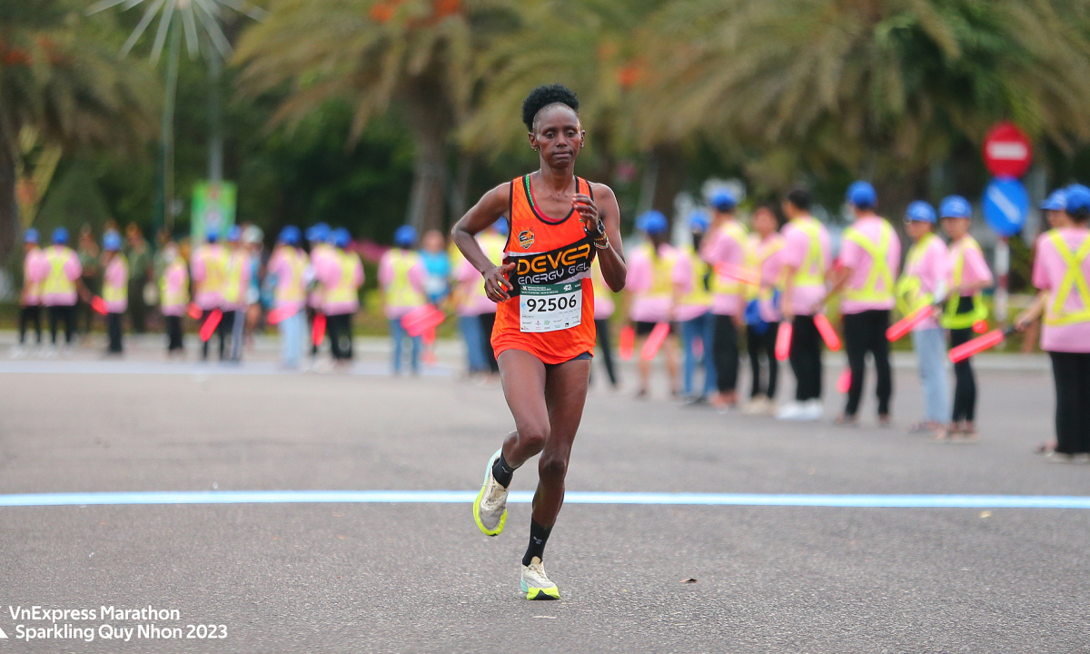 Runner Kenya wants to inspire Vietnamese women