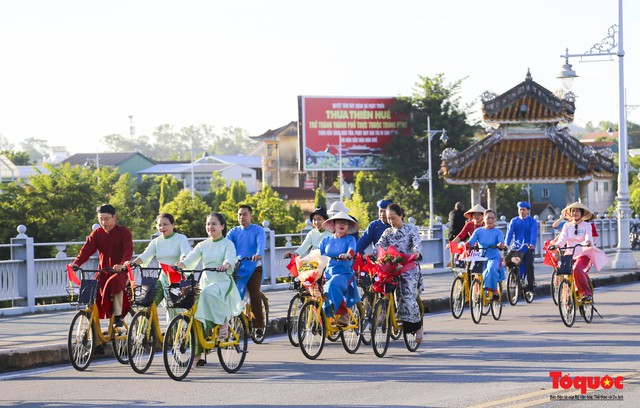 Hàng trăm người tham gia hoạt động "Áo dài với đạp xe vì môi trường" - Ảnh 2.