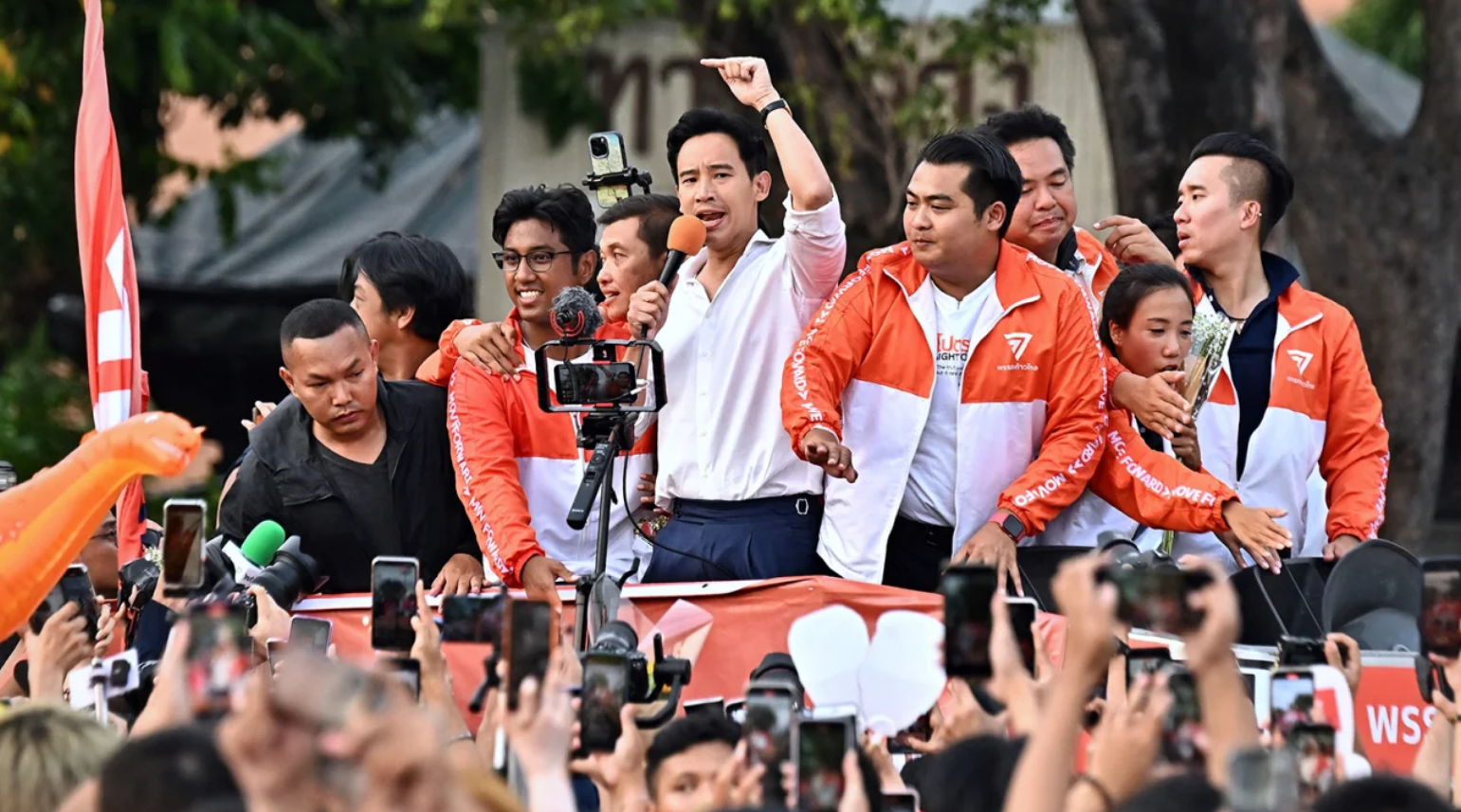 Welt - Der thailändische Premierminister Prayuth Chan-ocha gab plötzlich seinen Rücktritt bekannt
