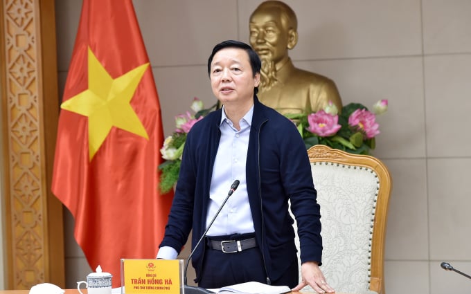 El viceprimer ministro Tran Hong Ha celebró una reunión sobre la redacción de los documentos rectores para la Ley de Tierras de 2024 el 22 de enero. Foto: Dinh Hai