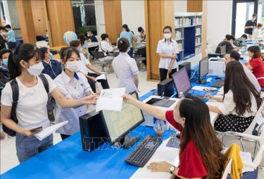 Les candidats viennent s'inscrire à l'Université de l'industrie alimentaire de Ho Chi Minh-Ville. Archives photographiques