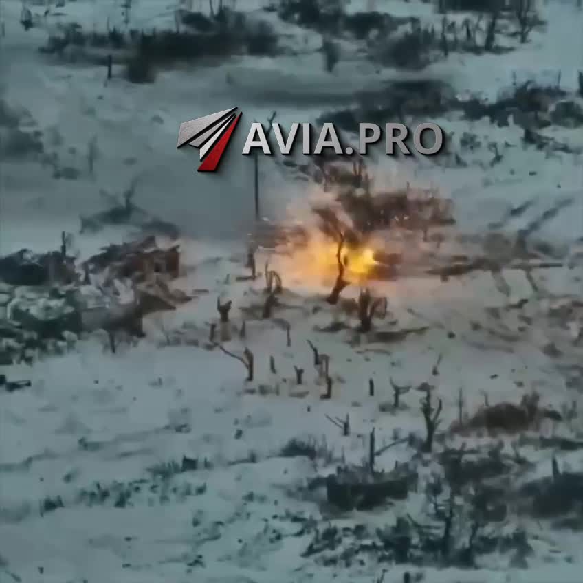 World - Russian T-90M tanks and Ukrainian Bradley fighting in close combat at Avdeevka