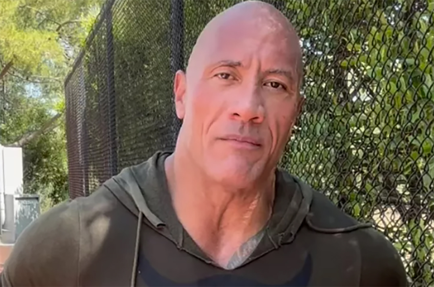 Dwayne ‘The Rock’ Johnson hối tiếc vì 'không làm hòa' với cha trước khi ông qua đời - Ảnh 1.