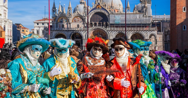 Tauchen Sie ein in die farbenfrohe Atmosphäre des Karnevals von Venedig