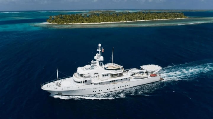 Billionaire Larry Pages owns a yacht named Senses, which is 59m long.