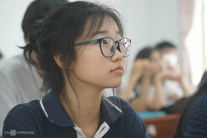 Candidatos que toman el examen de graduación de secundaria de 2023 en Dong Nai. Foto: Phuoc Tuan