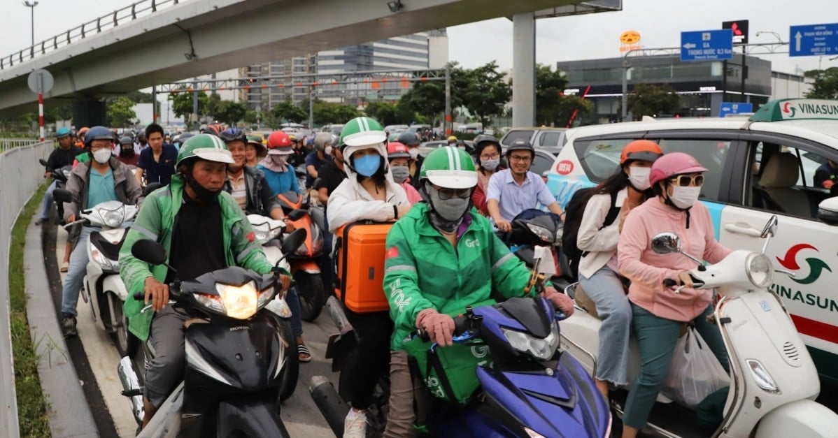 Circulation restreinte sur 7 routes autour de l'aéroport de Tan Son Nhat le matin du 28 août