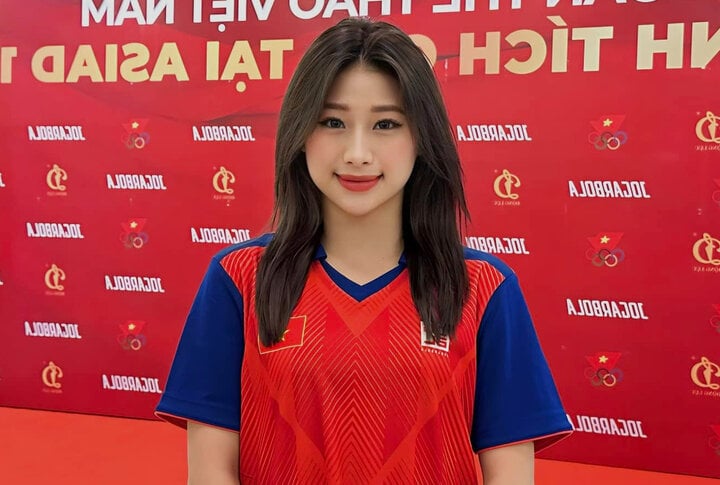 Atleta Pham Nhu Phuong del equipo de gimnasia de Vietnam.