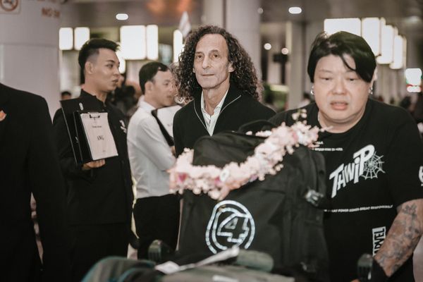 Kenny G đã tới Hà Nội, sẵn sàng cho buổi biểu diễn đỉnh cao - Ảnh 1.