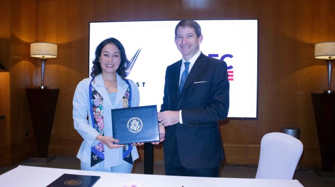 Ms. Le Thi Thu Thuy, General Director of VinFast Global and representative of DFC at the signing ceremony. Photo: VinFast