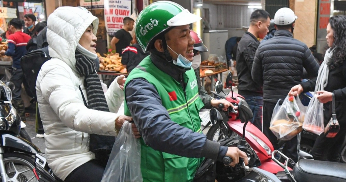 Trước làn sóng sa thải, tài xế xe công nghệ: "Cùng lắm về quê… chăn bò"