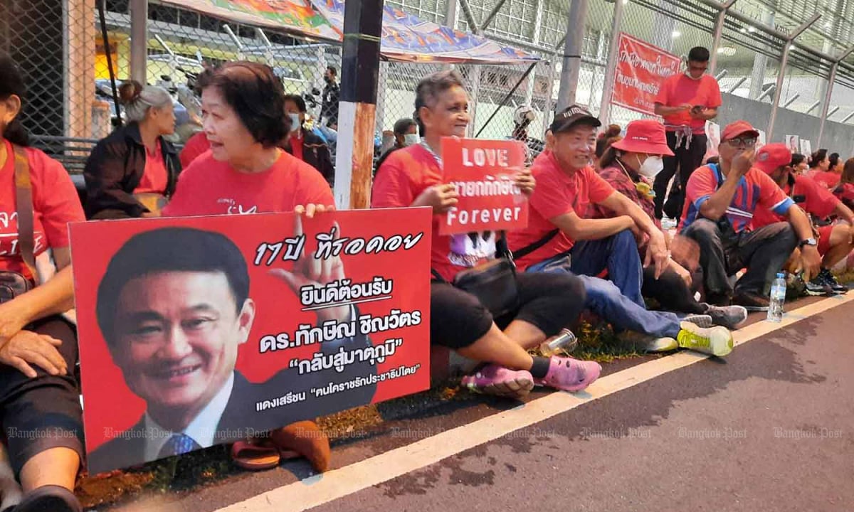 Ông Thaksin trở về Thái Lan