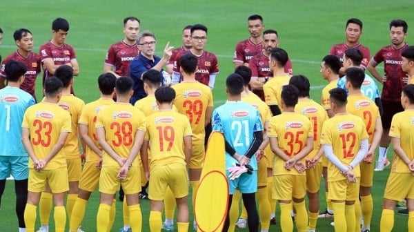 List of 30 Vietnamese players preparing for the match against Hong Kong (China)