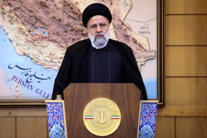 イランのエブラヒム・ライシ大統領は、ガザ地区戦争に関する首脳会談のためサウジアラビアに向かう前に、11月11日にテヘランで演説した。写真：イラン大統領府