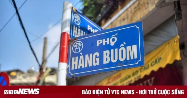 After 7 auctions, the prime land in Hanoi's Old Quarter has been reduced by half.