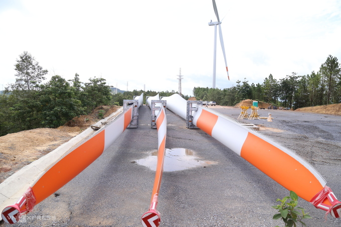 Am 11. August 2021 sollen in Quang Tri Rotorblätter für Windkraftanlagen installiert werden. Foto: Hoang Tao