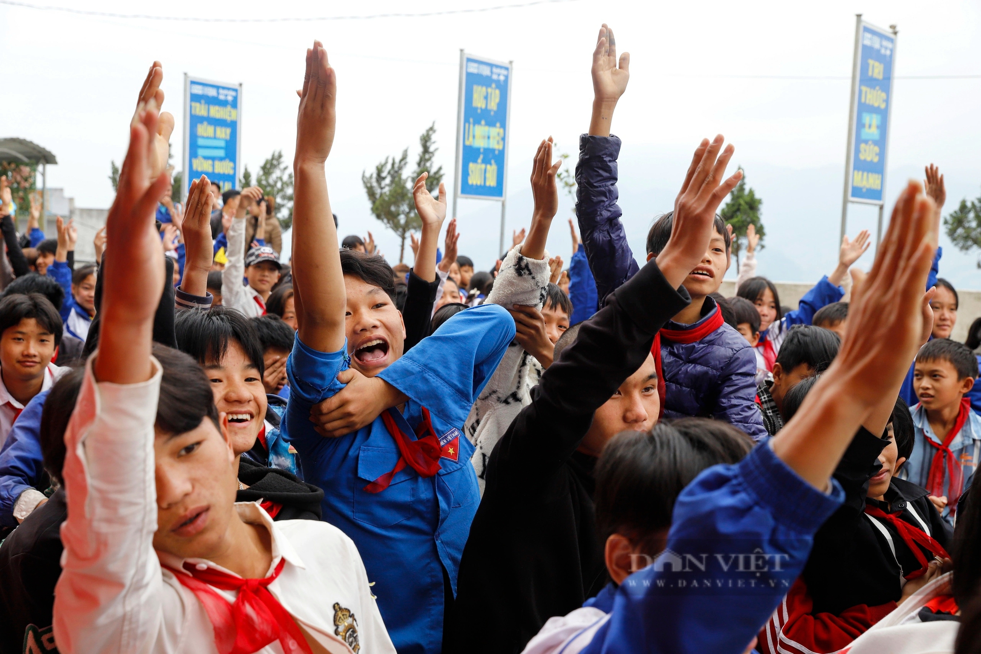 Ghé thăm ngôi trường nằm giữa 