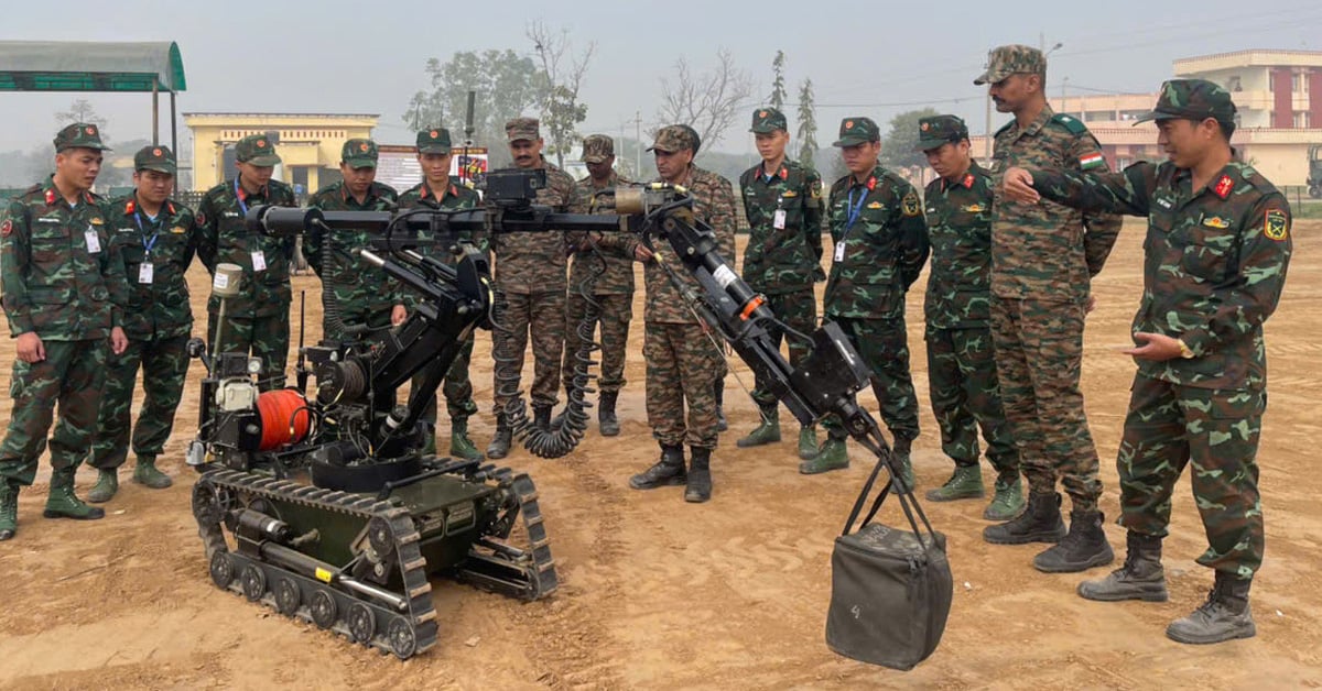 Les ingénieurs, les médecins militaires et les forces aériennes du Vietnam s'entraînent à gérer les situations de catastrophes liées aux tremblements de terre