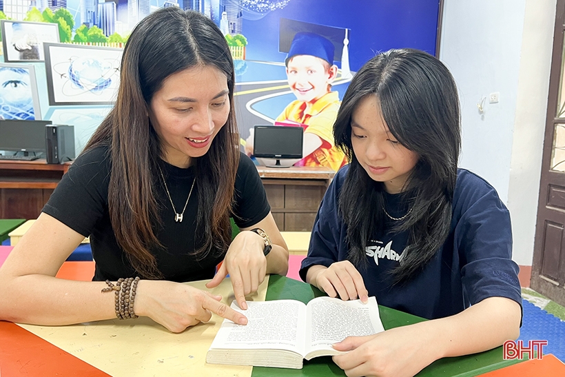 Deux camarades de classe de la même école de district... ont remporté le premier prix à l'école spécialisée de Ha Tinh