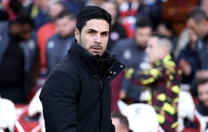 HLV Arteta trong trận đấu giữa Arsenal và Burnley ở vòng 12 Ngoại hạng Anh. Ảnh: Reuters