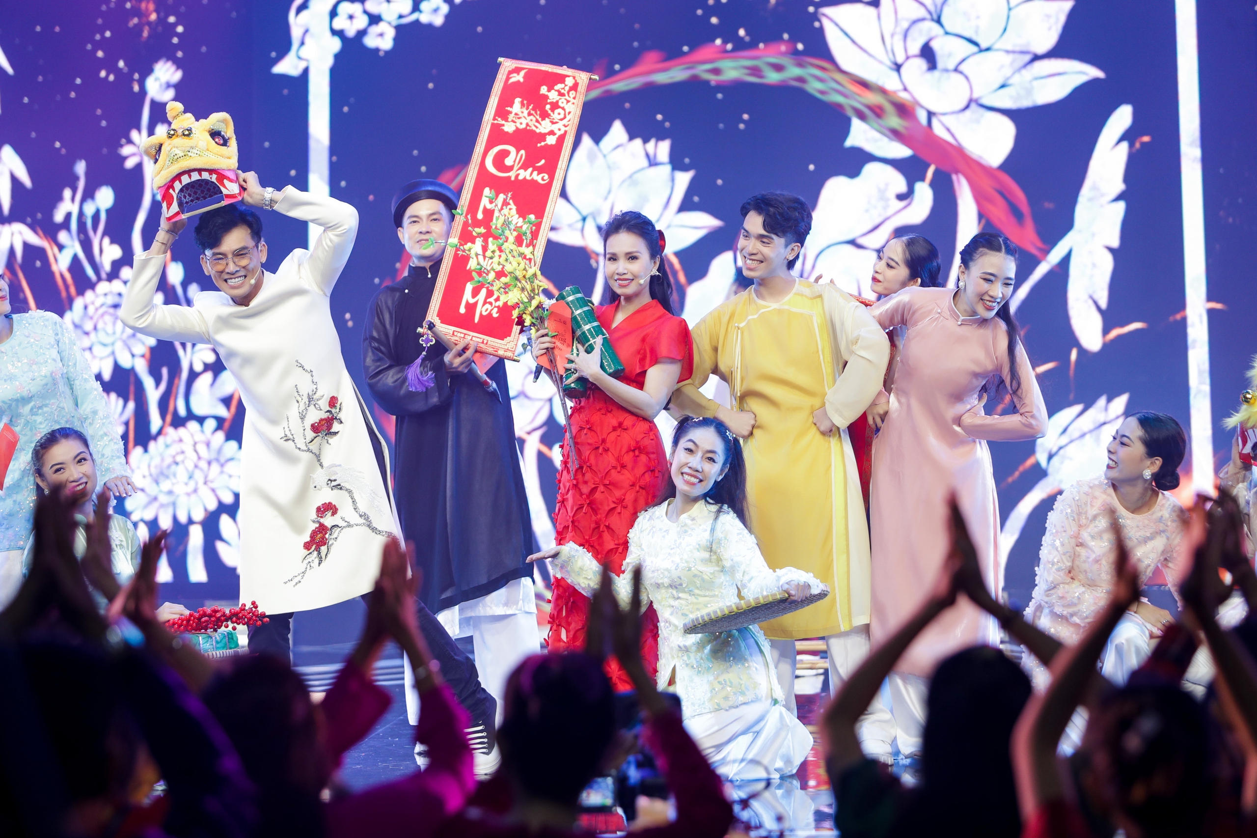 Hồ Ngọc Hà, Chi Pu, Đông Nhi cùng dàn sao Việt đón giao thừa tại ‘Tết HTV’- Ảnh 3.
