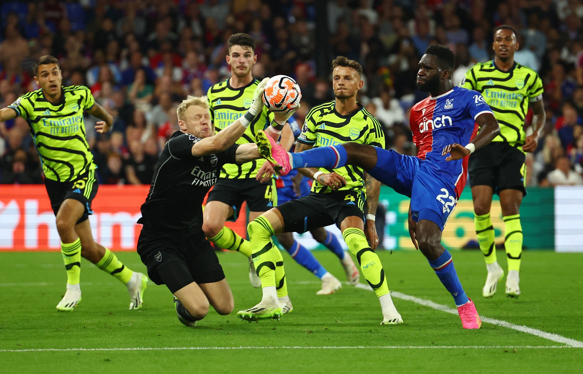 Arsenal thoát hiểm tại sân Crystal Palace, HLV Arteta đá xéo trọng tài - Ảnh 8.