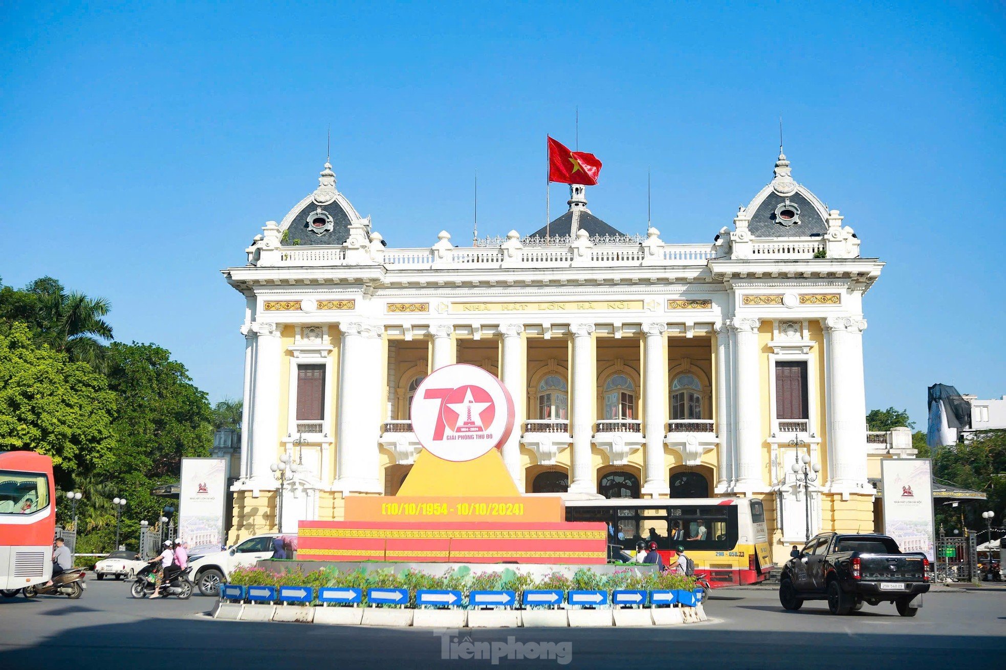 Hermosa arquitectura francesa de la Ópera de Hanoi de más de 100 años de antigüedad. Foto 2