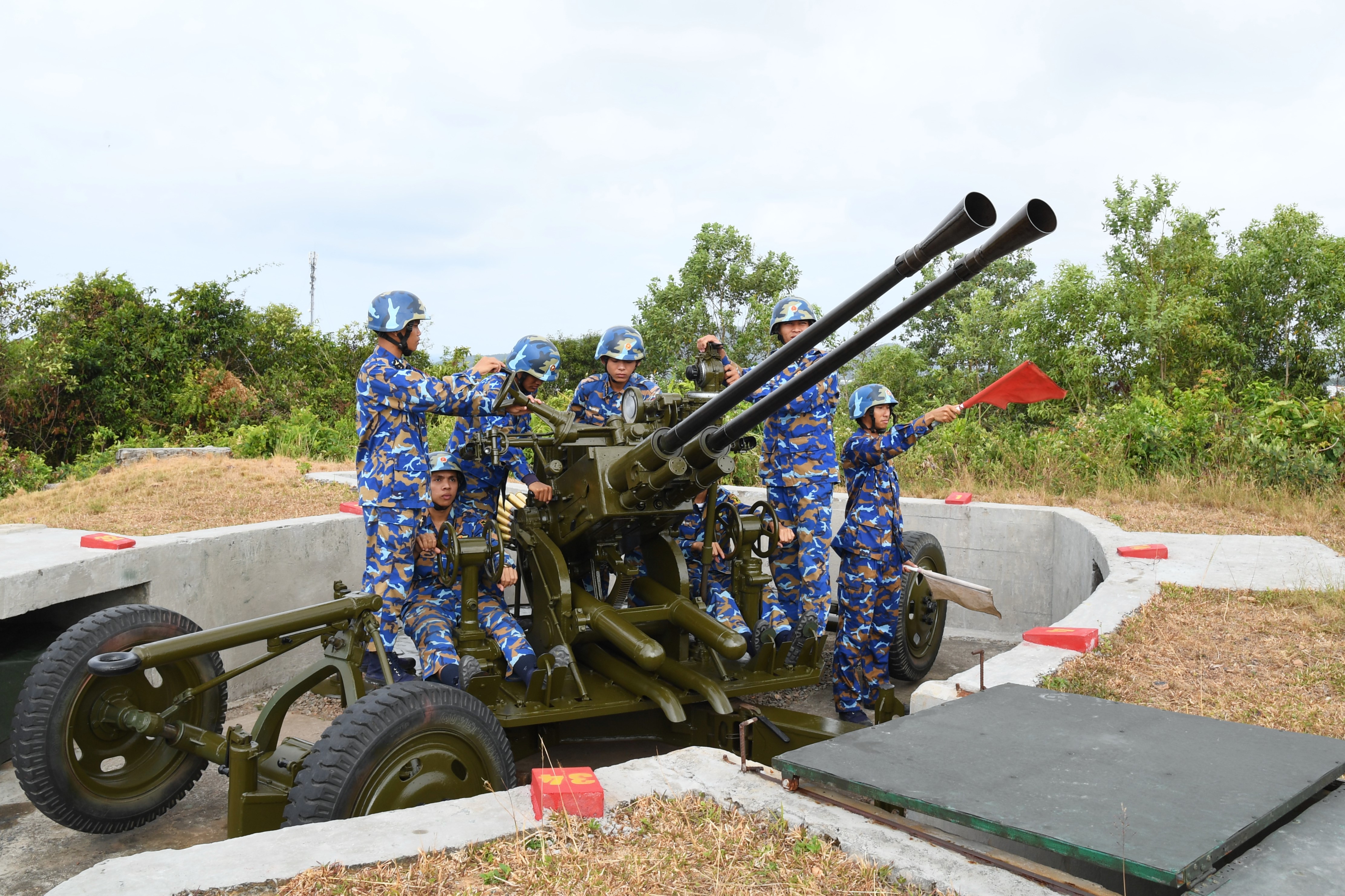 Событие — Офицеры и солдаты 5-го военно-морского региона празднуют Тет и готовы к бою (фото 9).