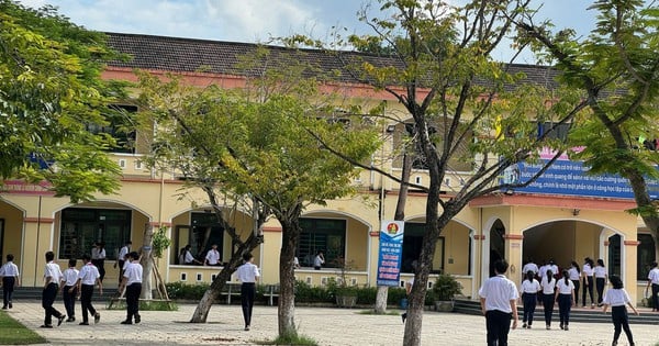 Eltern stürmten ins Klassenzimmer, schlugen Achtklässler und entschuldigten sich