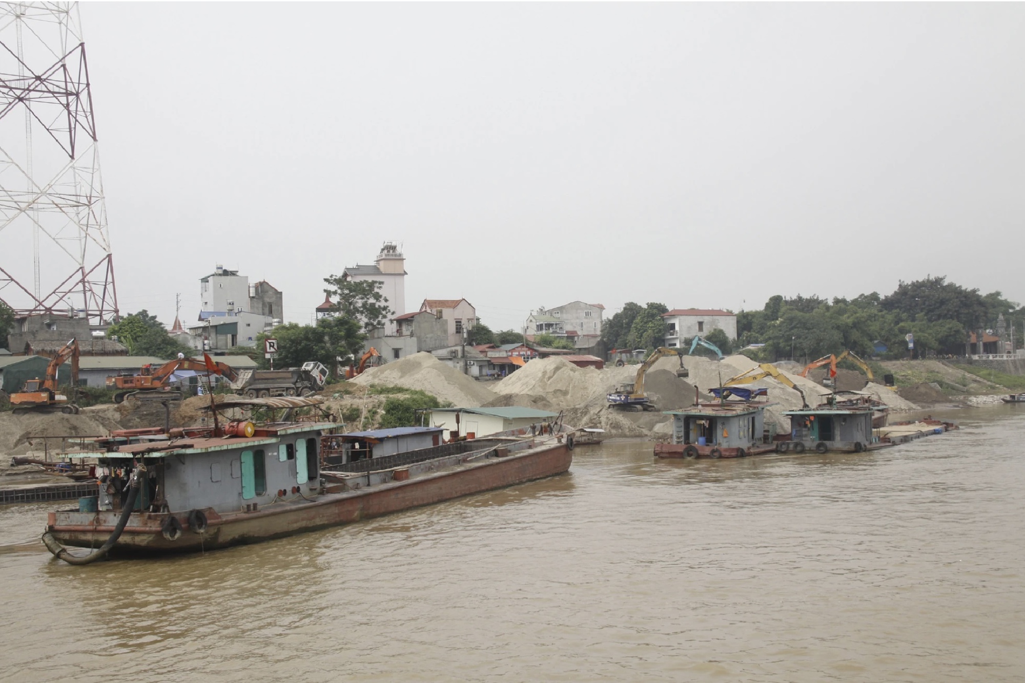 Mới thành lập hơn 1 tháng, doanh nghiệp trúng đấu giá mỏ cát hàng trăm tỉ- Ảnh 2.