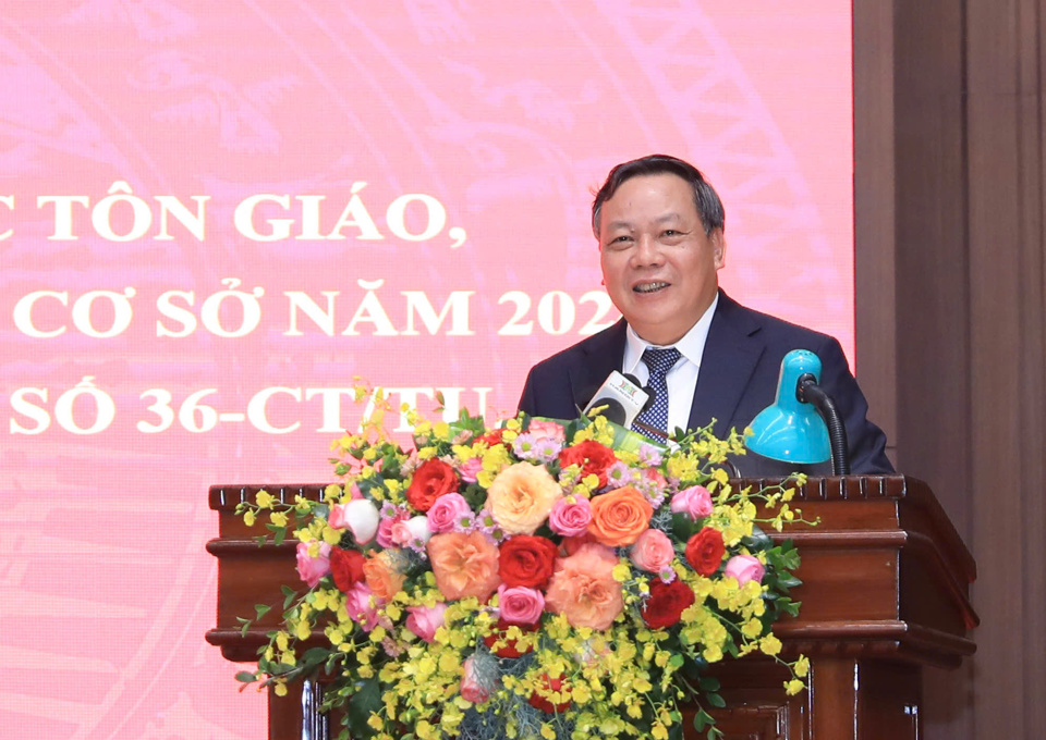 El subsecretario permanente del Comité del Partido de la Ciudad, Nguyen Van Phong, pronunció un discurso de clausura en la conferencia.