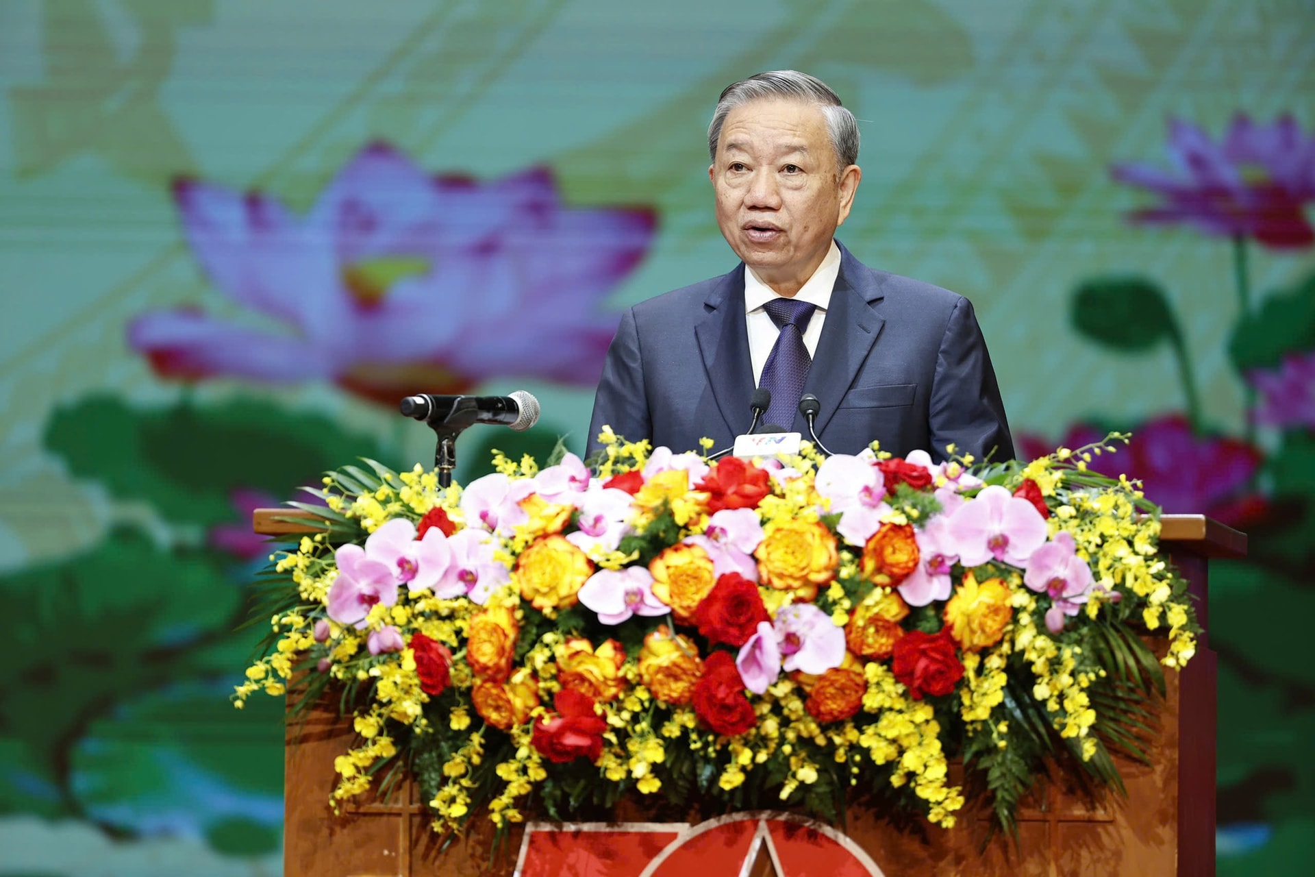 Thủ đô Hà Nội văn hiến, nơi hội tụ, kết tinh, tỏa sáng giá trị cao quý của dân tộc- Ảnh 1.
