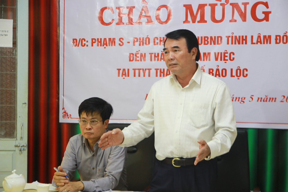 Vice Chairman of Lam Dong Provincial People's Committee Pham S gave a speech at the meeting.