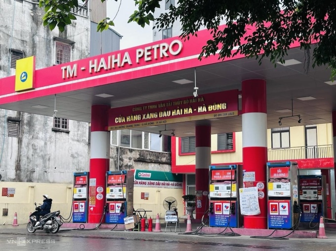 La gasolinera de Hai Ha Petro en Hanoi cerró después de que a la compañía le revocaran la licencia comercial de gas, el 13 de enero. Foto: Anh Minh