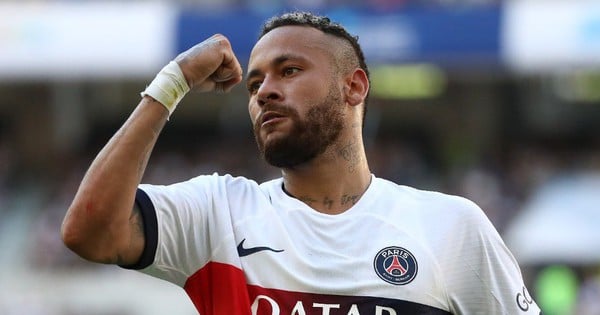 Neymar scores twice for PSG on return to action